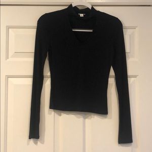 Garage black long sleeve v neck size  small